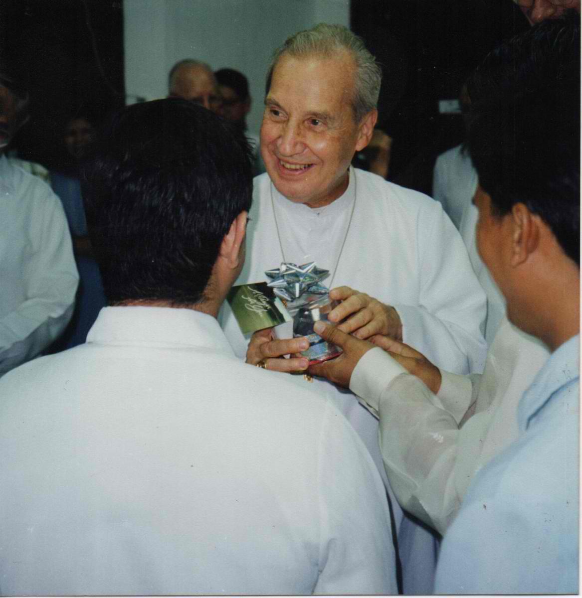 Prelate of Opus Dei Bishop Javier Echevarria visited Dualtech Center